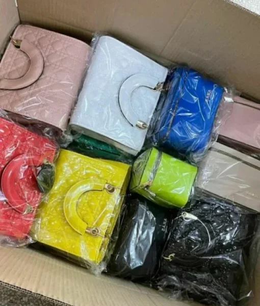 Wholesale pallets of women’s handbags – Fashion bags for resellers in the USA and Europe